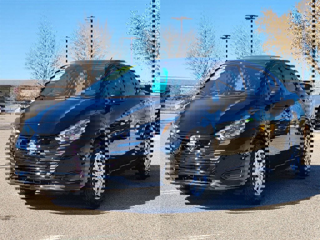 Used 2025 Nissan Versa S w/ Trunk Package image 4