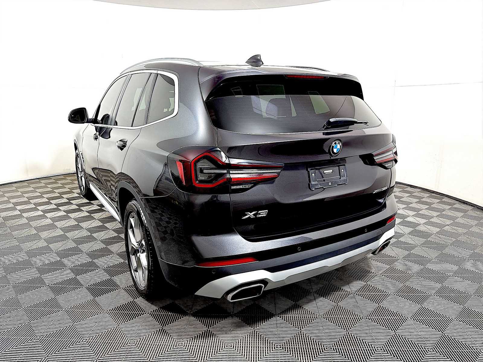 Used 2023 BMW X3 xDrive30i w/ Premium Package AWD/4WD image 5