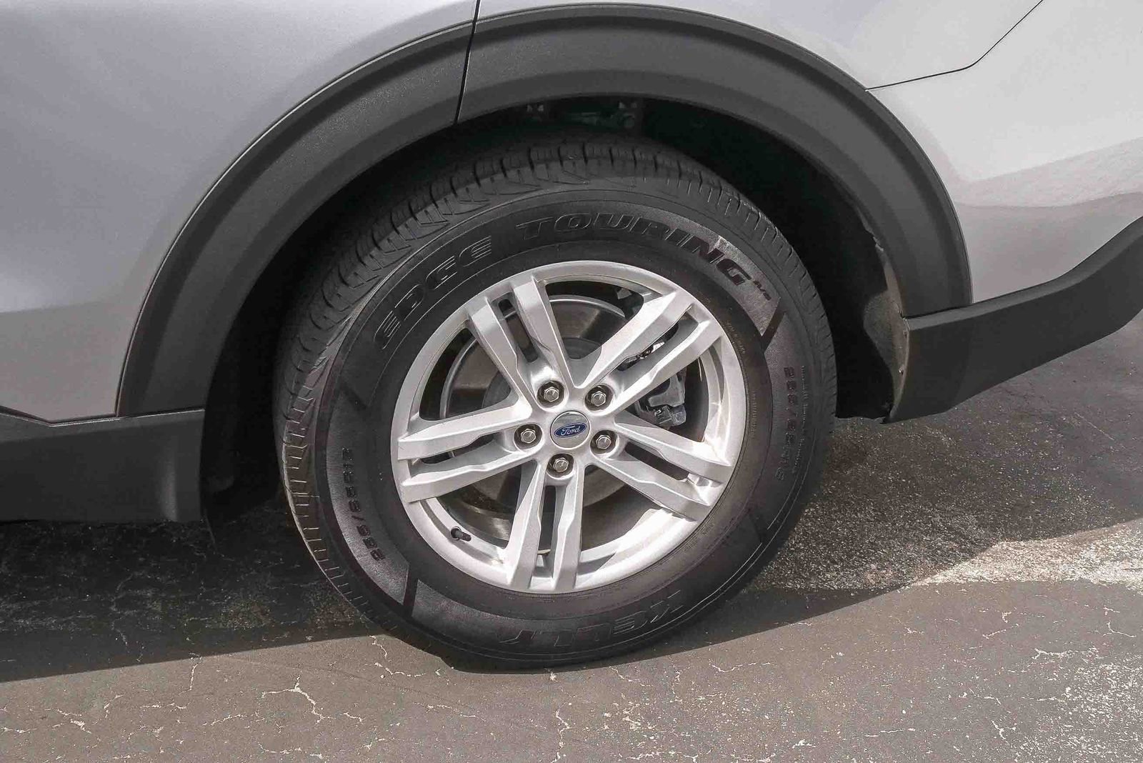 Used 2021 Ford Explorer XLT w/ Equipment Group 202A RWD image 6