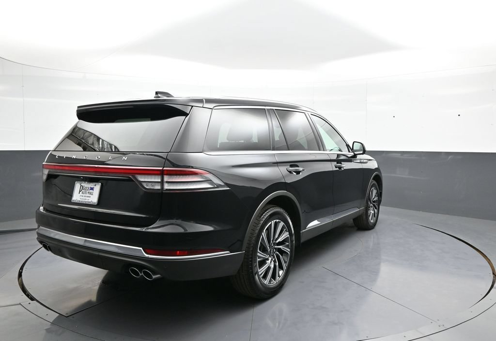Used 2026 Lincoln Aviator AWD image 6
