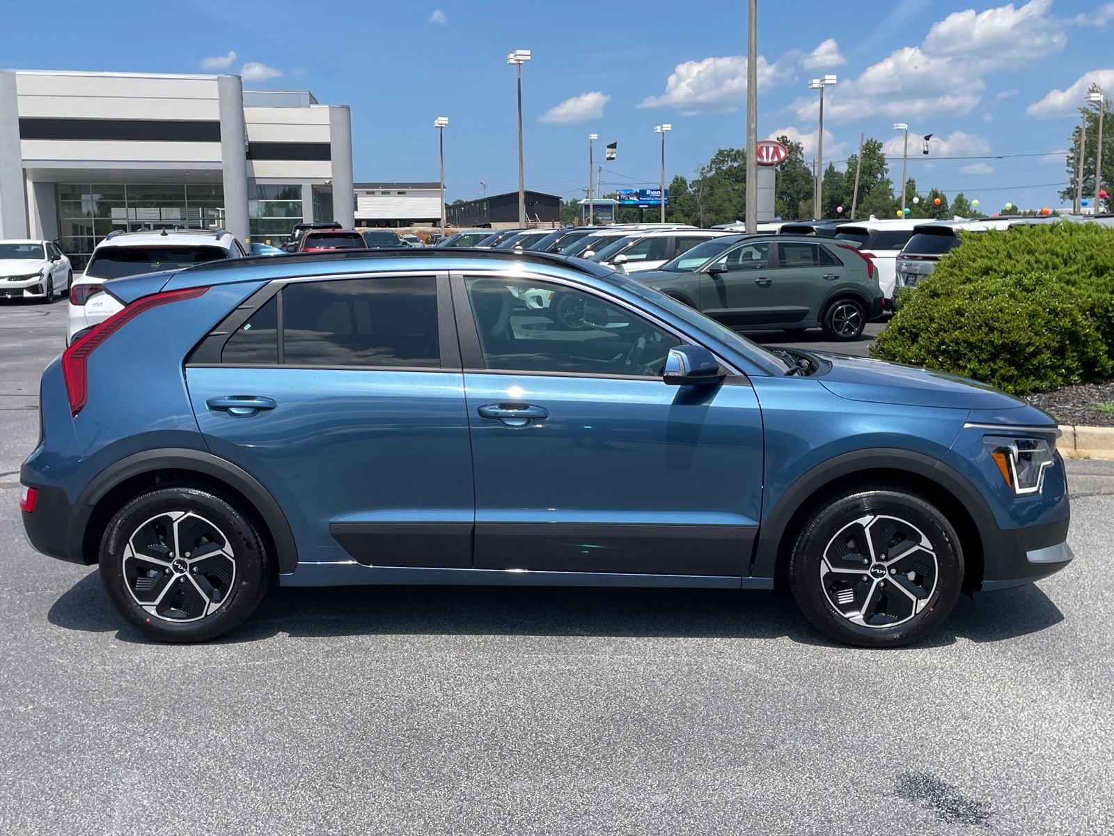 New 2026 Kia Niro EX w/ EX Premium Package FWD image 3