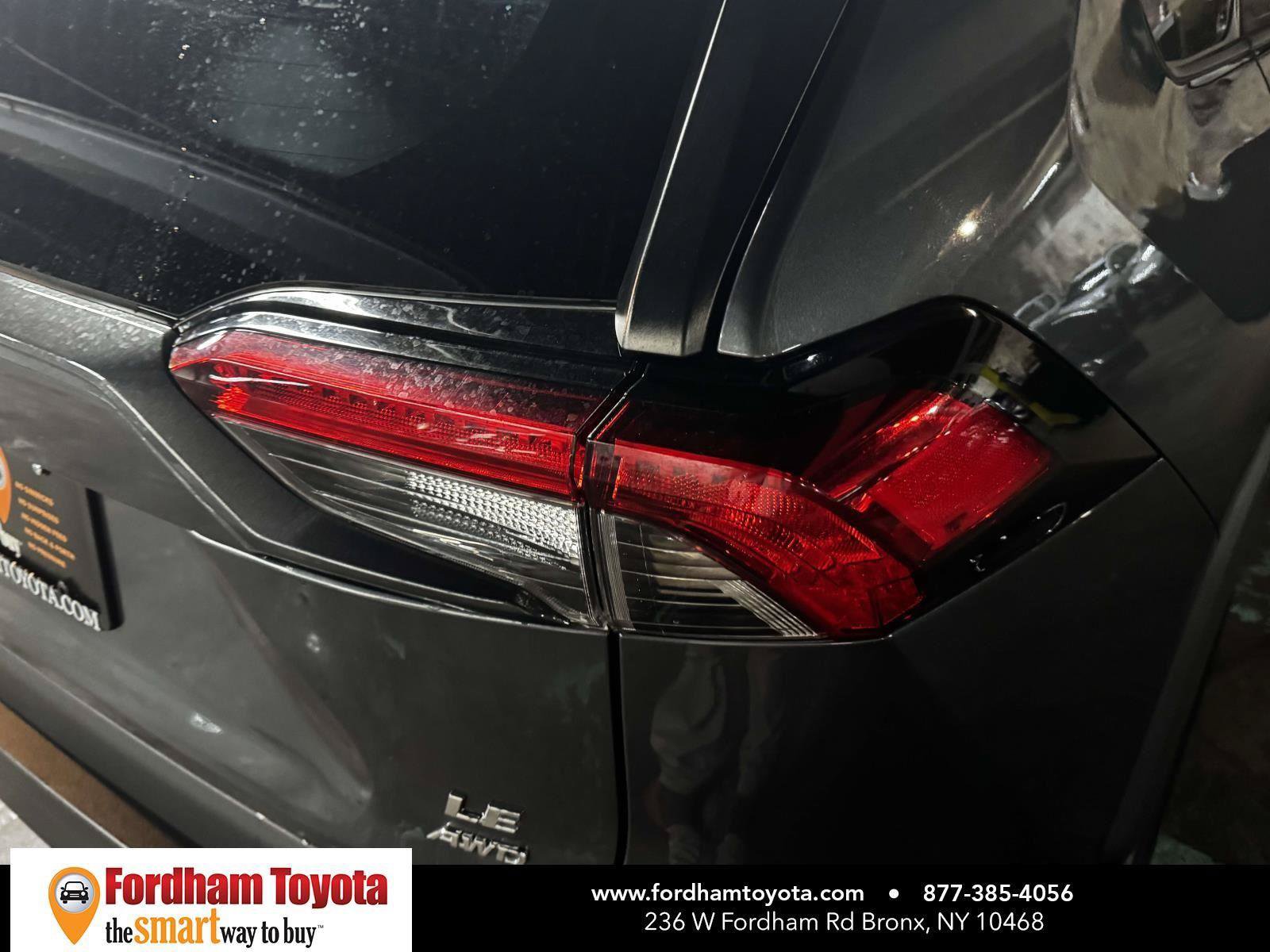 Used 2022 Toyota RAV4 LE AWD/4WD image 10