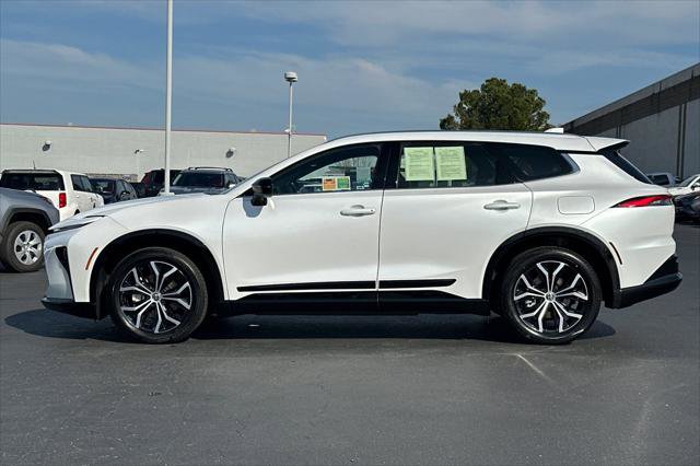 Certified 2025 Toyota Crown Signia image 9