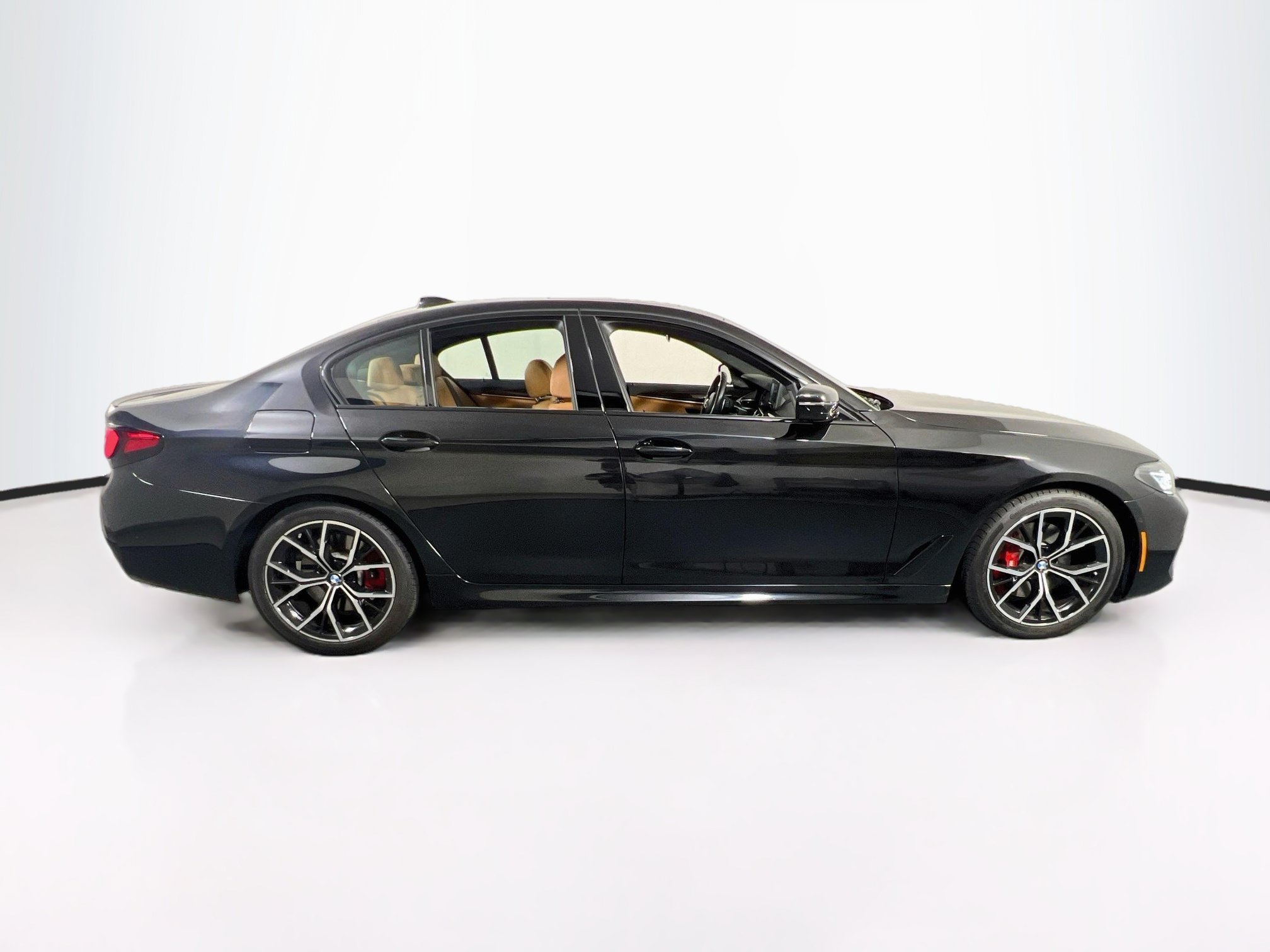 Used 2023 BMW 530i xDrive w/ M Sport Package AWD/4WD image 4