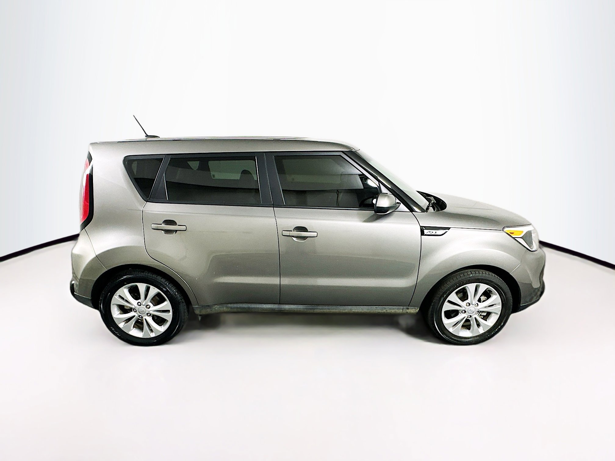 Used 2016 Kia Soul + image 10