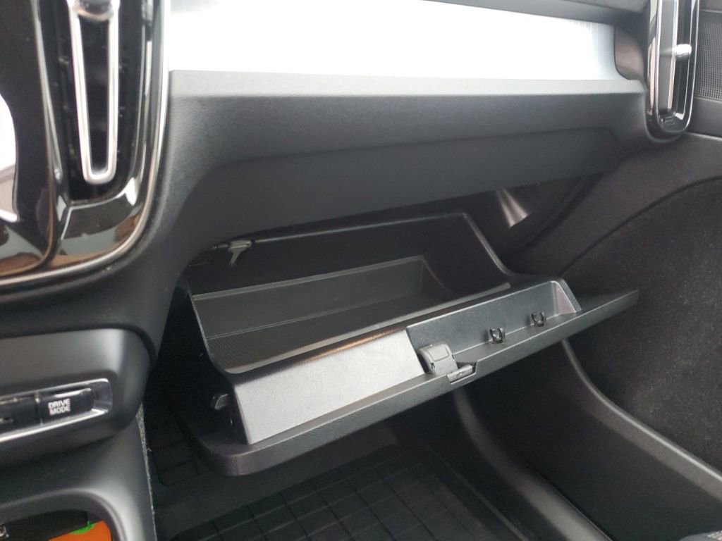 Used 2021 Volvo XC40 T5 Momentum w/ Climate Package image 23