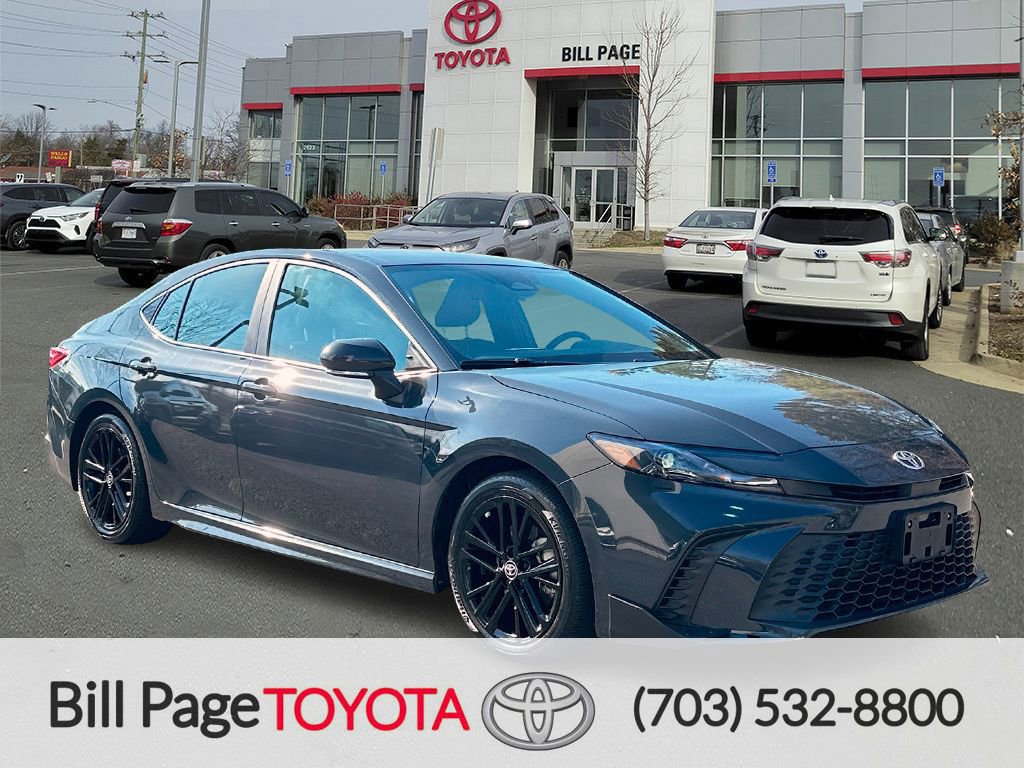 Used 2025 Toyota Camry SE w/ Convenience Package image 1