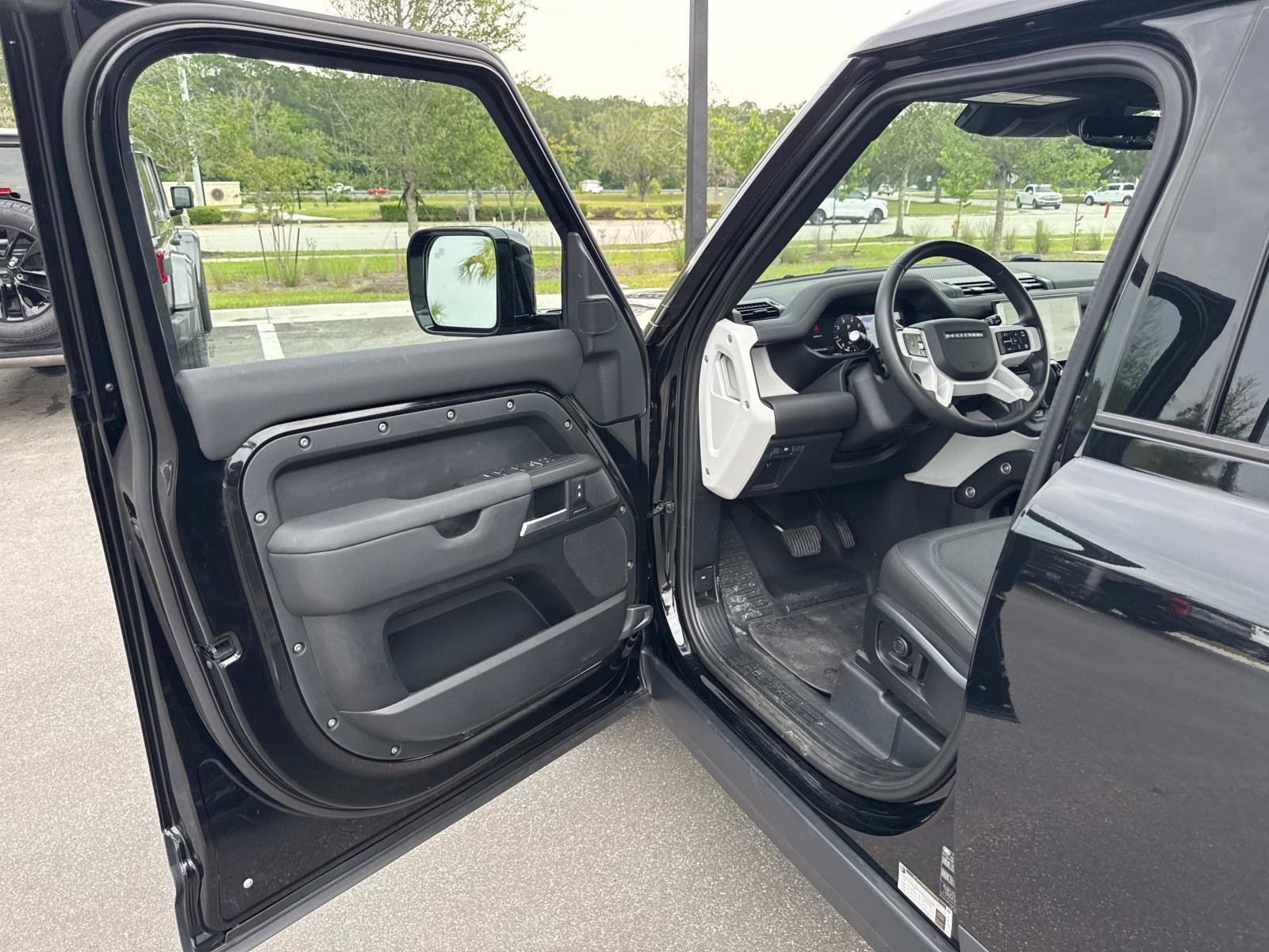 Used 2025 Land Rover Defender 110 S AWD/4WD image 17
