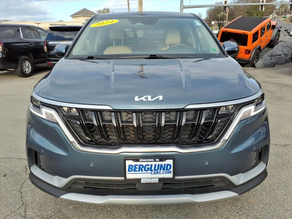 Used 2024 Kia Carnival EX image 9