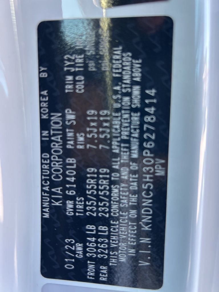 Used 2023 Kia Carnival EX image 47