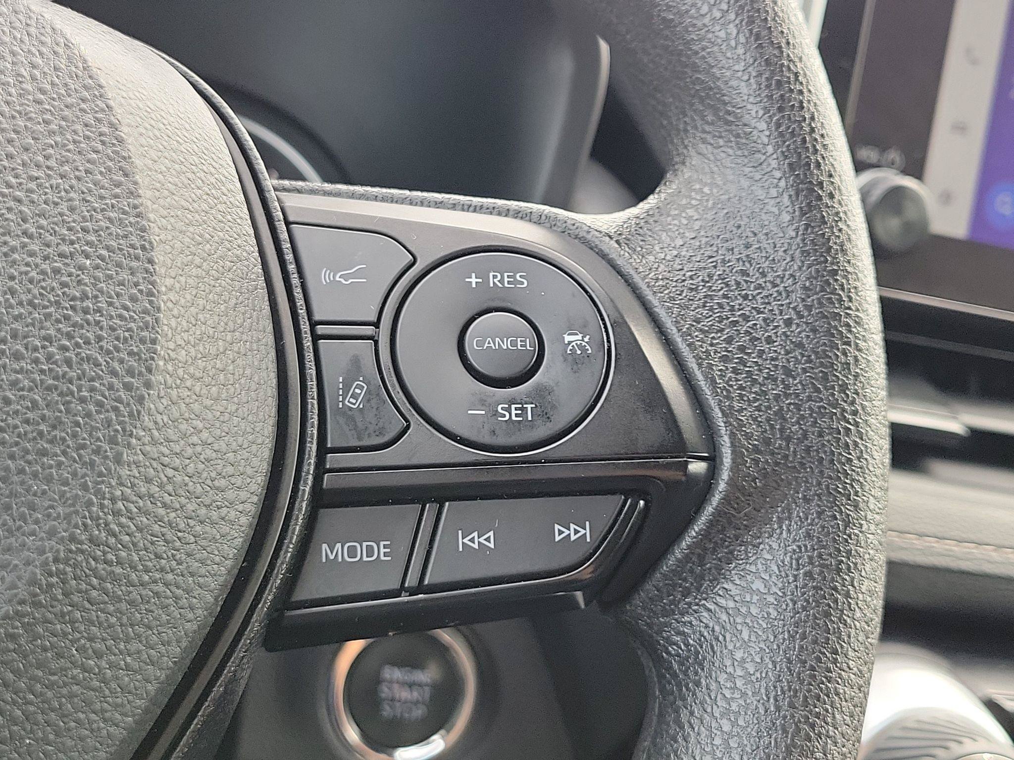 Used 2025 Toyota RAV4 XLE FWD image 12