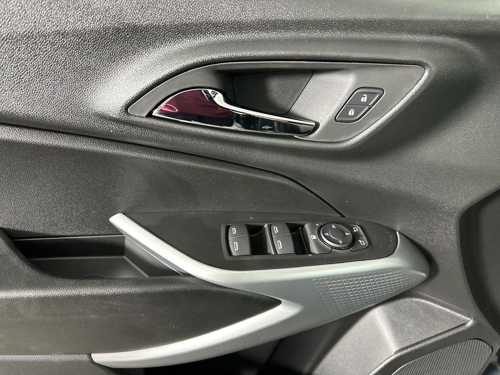 New 2026 Chevrolet Trax LS w/ LS Convenience Package FWD image 21