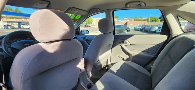 Used 2003 Ford Focus LX FWD image 9