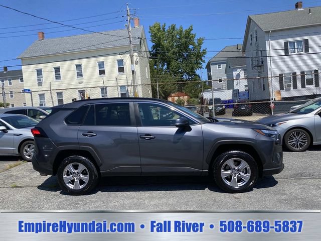Used 2025 Toyota RAV4 XLE AWD/4WD image 2