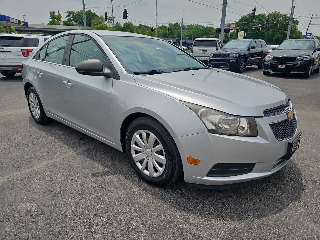 Used 2011 Chevrolet Cruze LS image 22