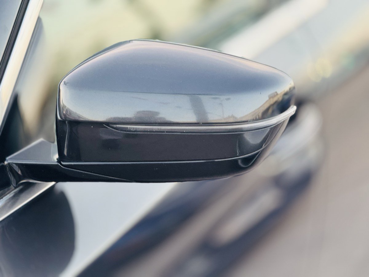 Used 2018 BMW 530i w/ Premium Package image 15