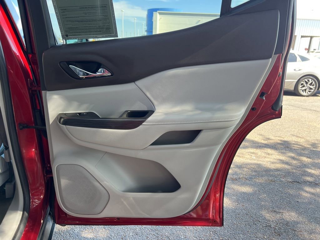 Used 2023 GMC Acadia SLT image 13