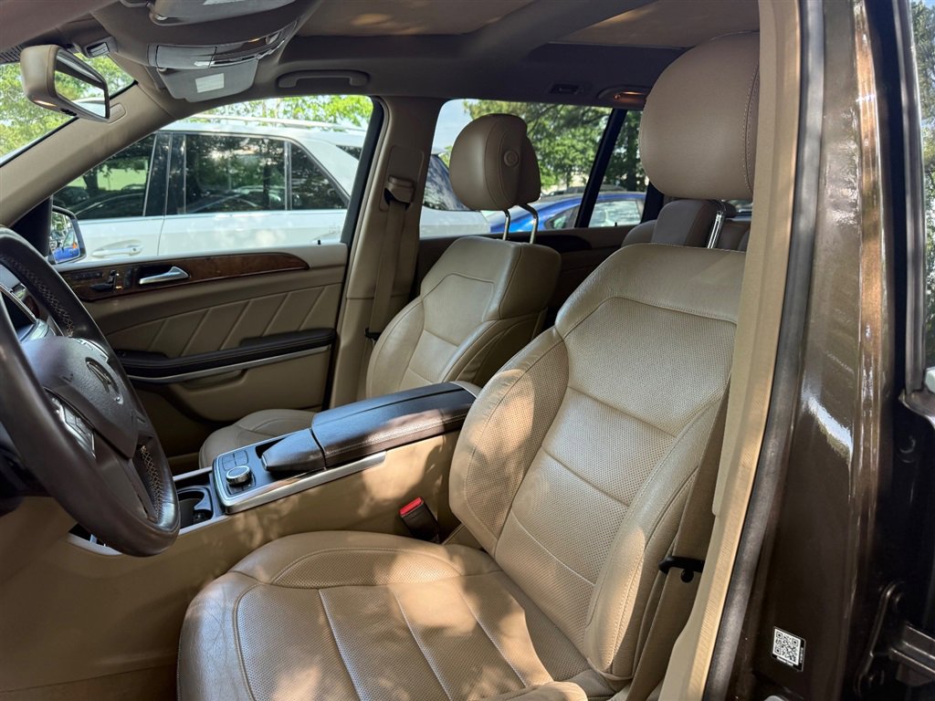 Used 2016 Mercedes-Benz GL 550 4MATIC image 11