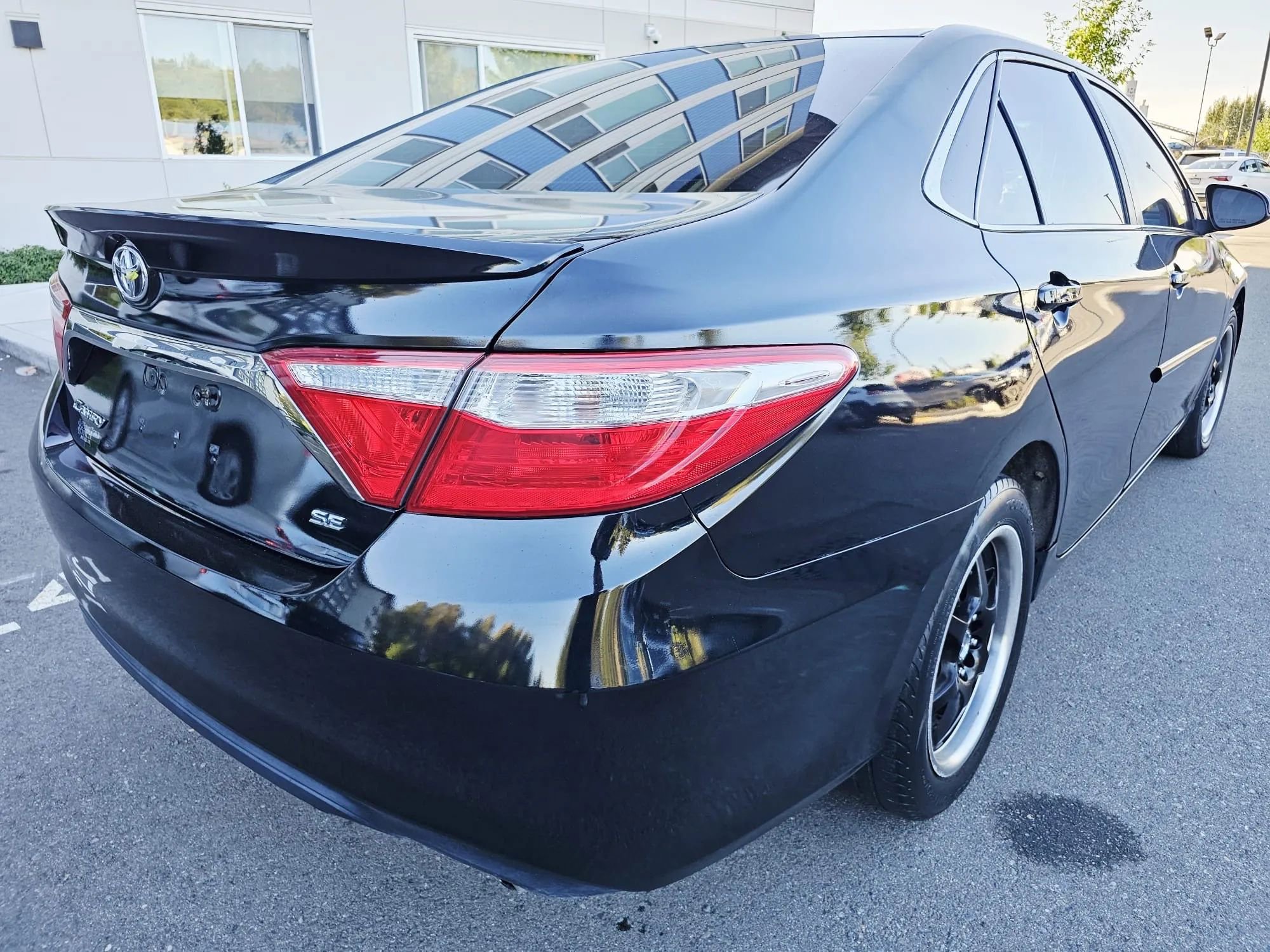 Used 2015 Toyota Camry SE image 5
