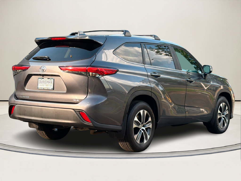 Used 2023 Toyota Highlander XLE FWD image 4