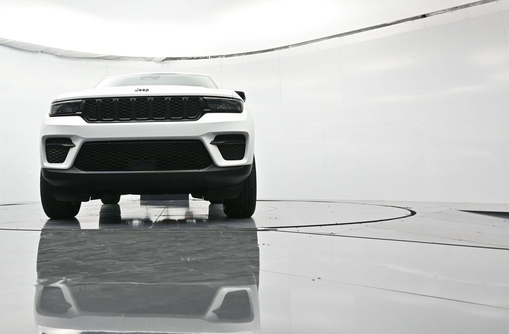 Certified 2024 Jeep Grand Cherokee Altitude image 46