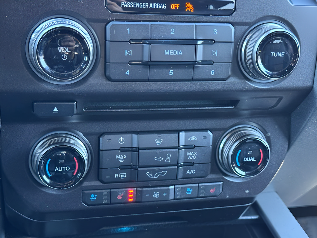 Used 2018 Ford F150 Raptor w/ Equipment Group 802A Luxury AWD/4WD image 39