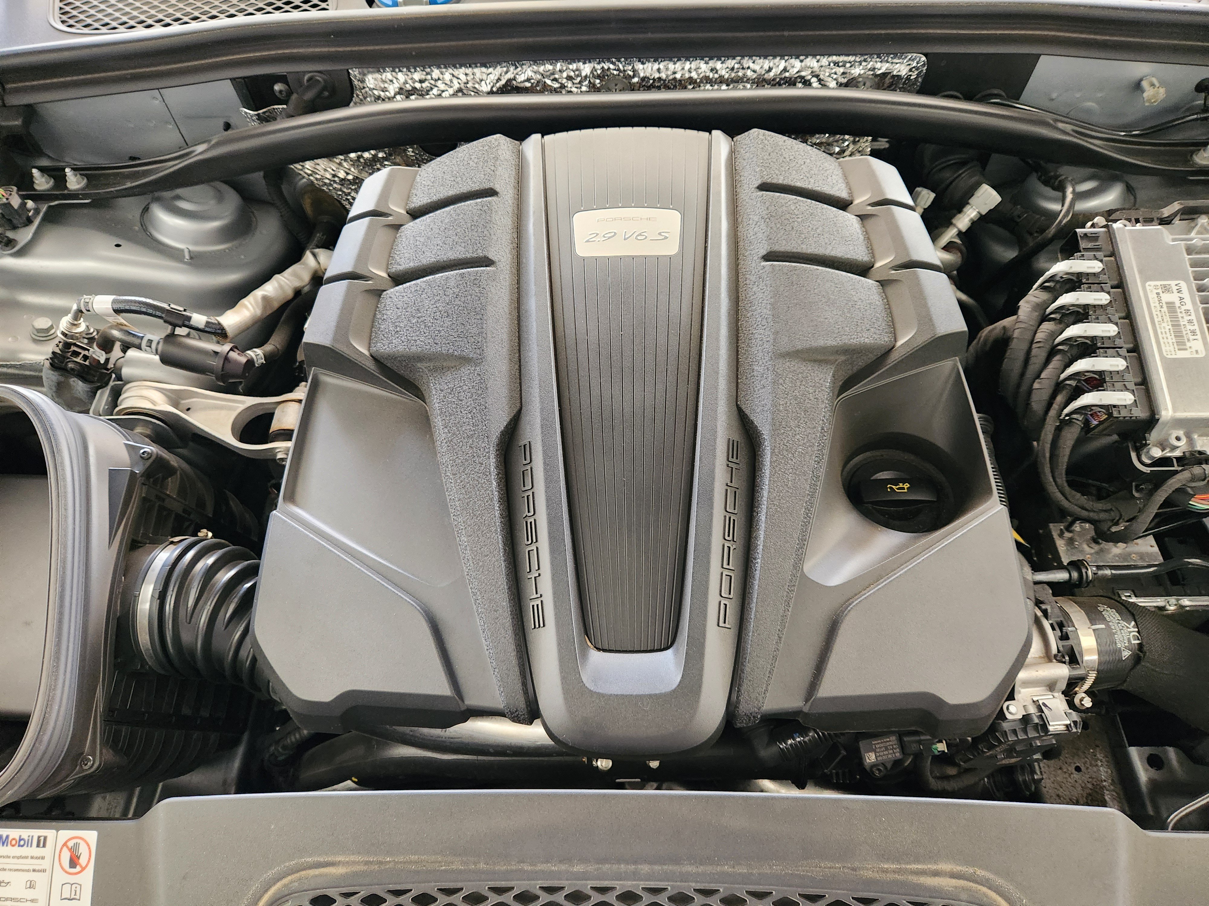 Certified 2023 Porsche Macan S AWD/4WD image 34