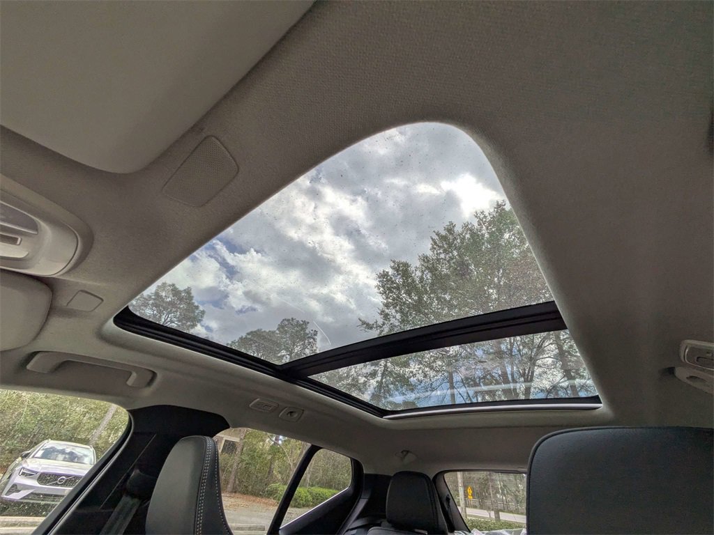 Used 2023 Volvo XC40 B5 Plus AWD/4WD image 20