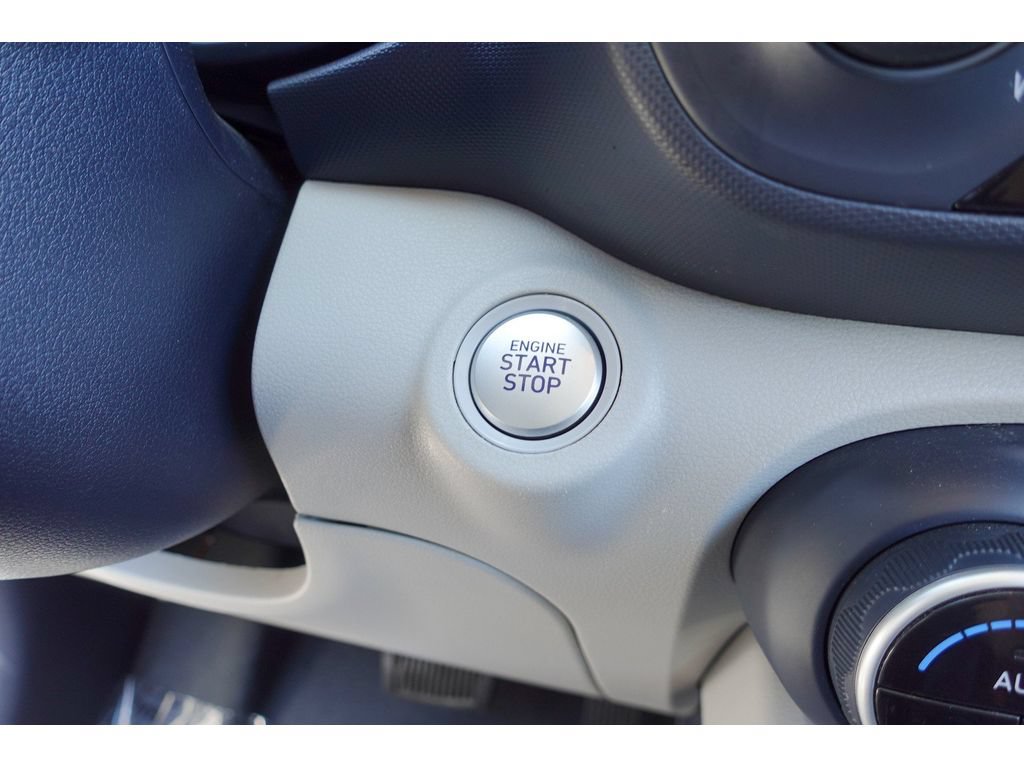 Used 2021 Hyundai Venue FWD image 21