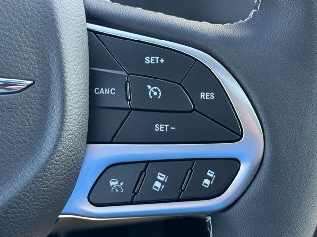 New 2026 Chrysler Pacifica Select image 18