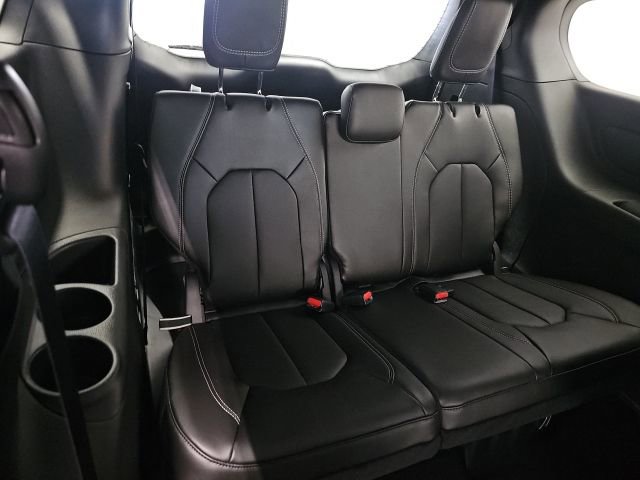 New 2026 Chrysler Pacifica Select AWD/4WD image 17