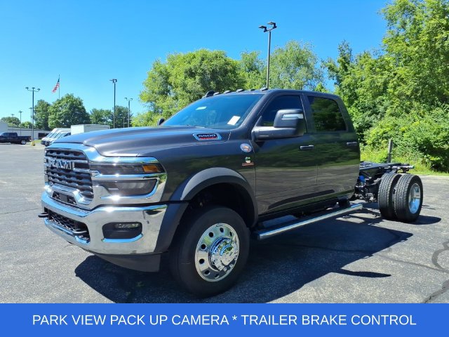 New 2026 RAM 5500 Tradesman w/ Chrome Appearance Group AWD/4WD image 3