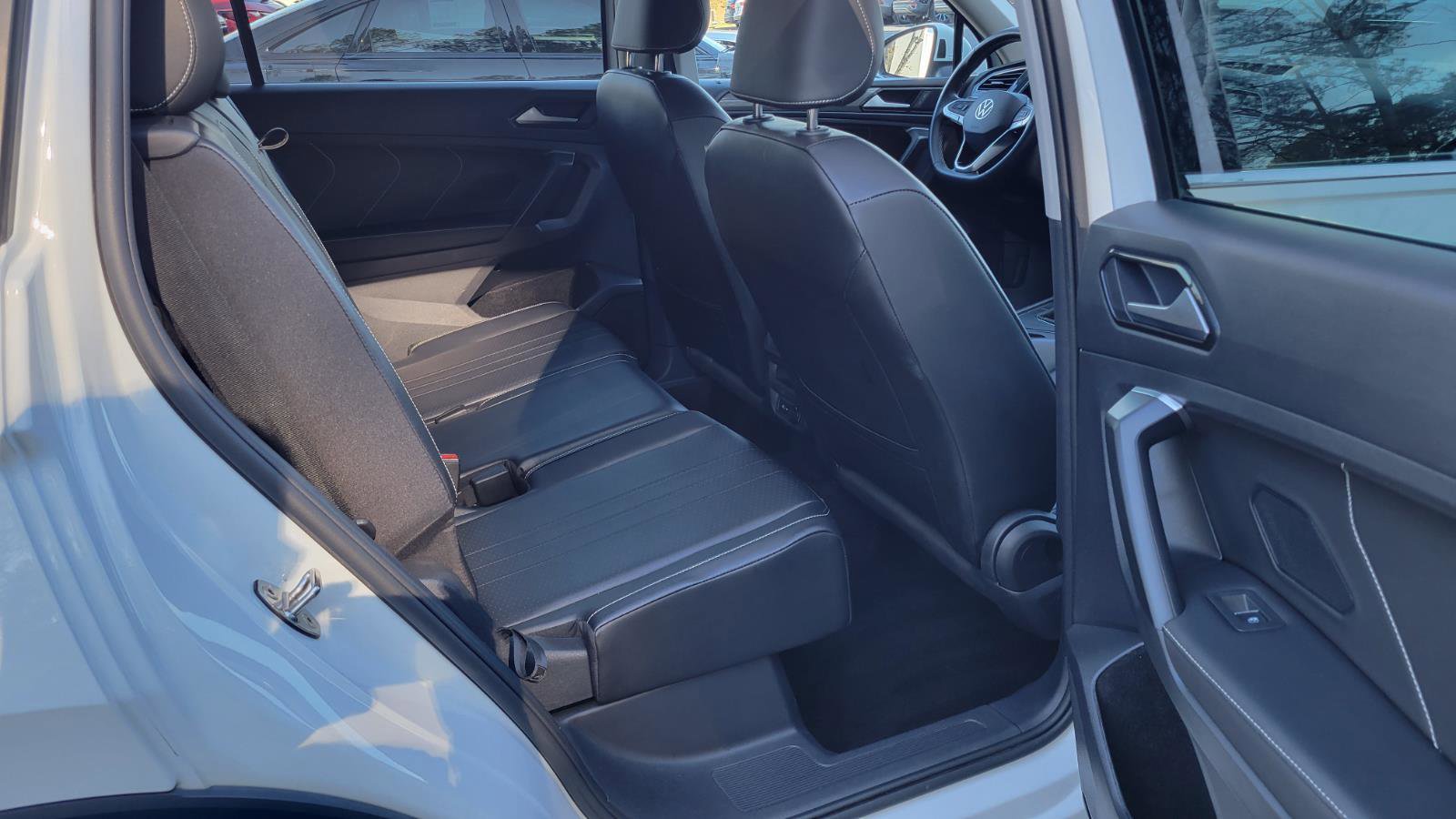 Certified 2024 Volkswagen Tiguan SE image 39