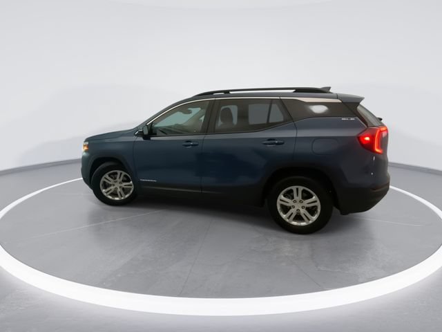 Used 2024 GMC Terrain SLE w/ Driver Convenience Package FWD image 3