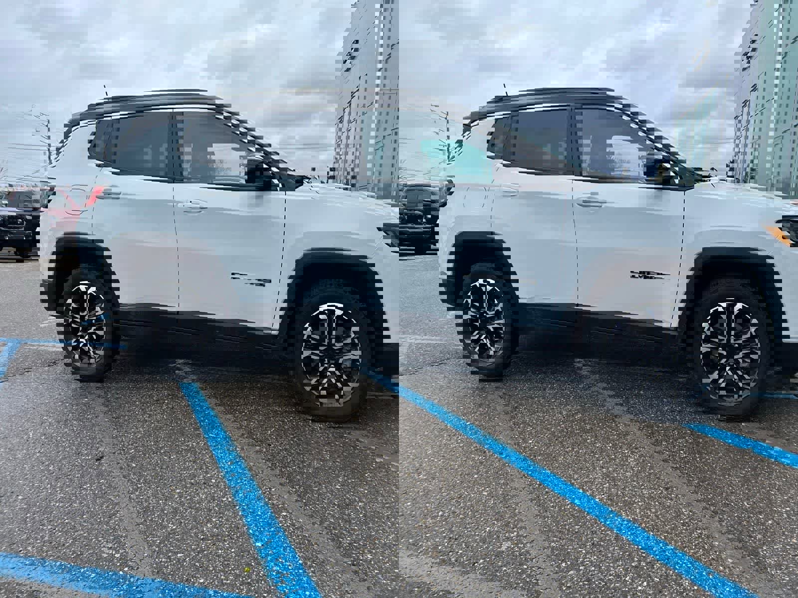 Used 2023 Jeep Compass Limited image 13