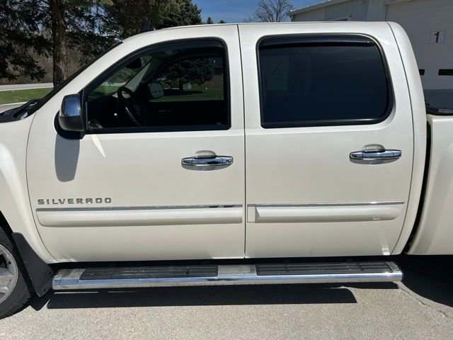 Used 2013 Chevrolet Silverado 1500 LTZ w/ LTZ White Diamond Edition image 8