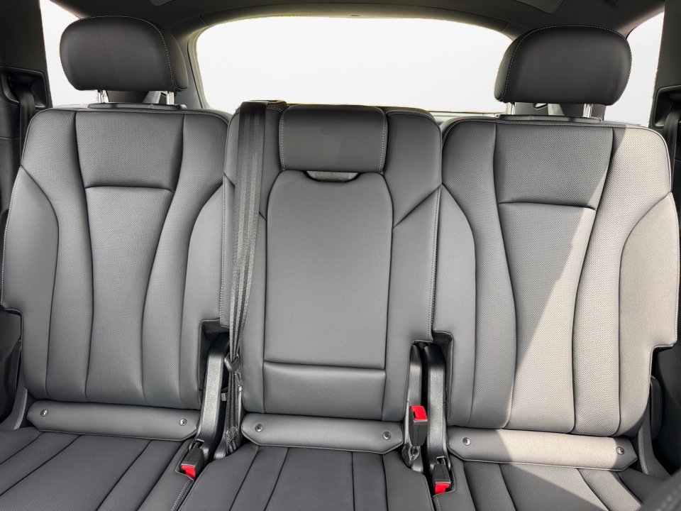 New 2026 Audi Q7 3.0T Premium Plus AWD/4WD image 12