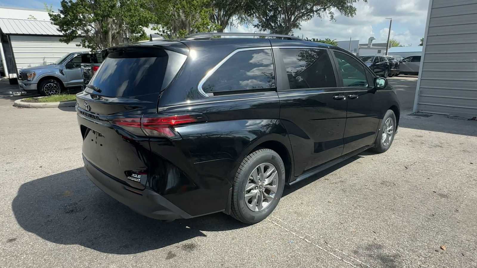 Used 2022 Toyota Sienna XLE FWD image 8