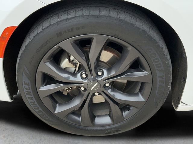 Used 2018 Chrysler Pacifica Limited w/ Advanced Safetytec Group image 9