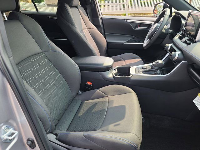 Used 2023 Toyota RAV4 SE image 18