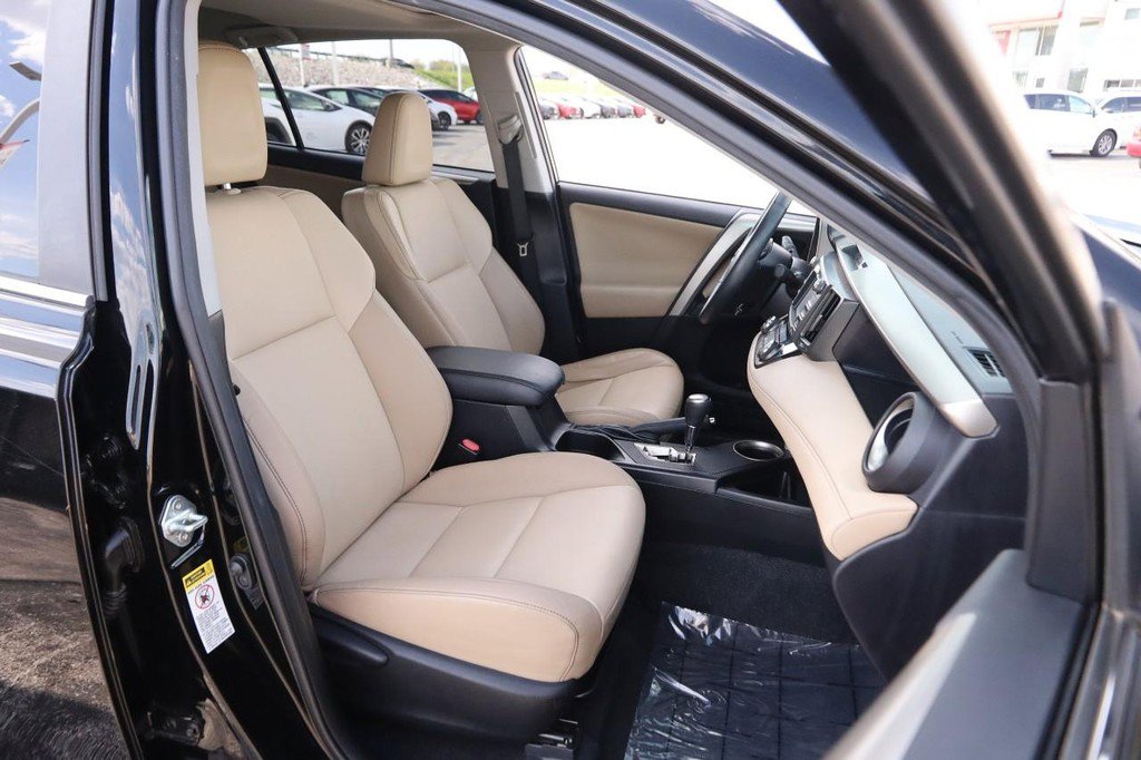 Used 2015 Toyota RAV4 Limited w/ Technology Package image 28