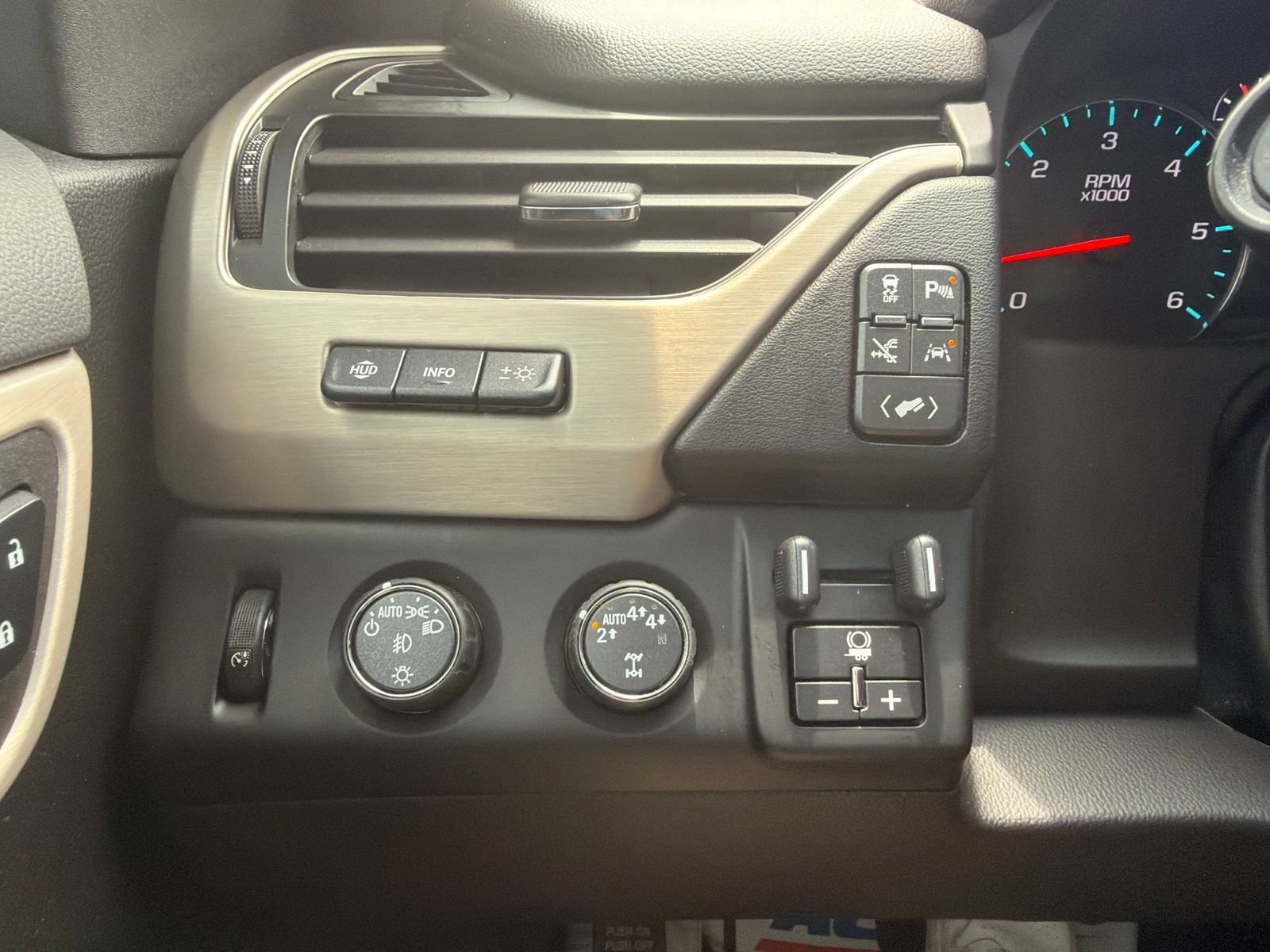 Used 2019 GMC Yukon XL Denali w/ Denali Ultimate Package AWD/4WD image 19