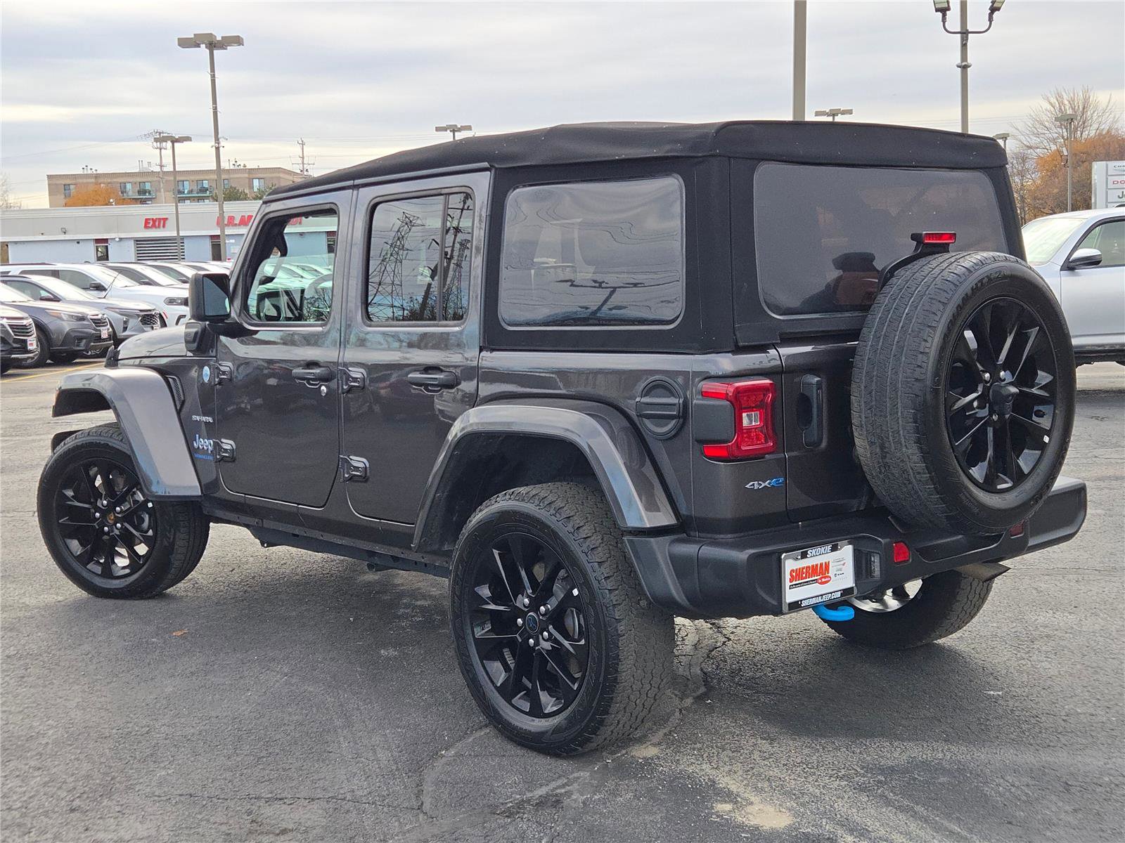 Used 2024 Jeep Wrangler Sahara image 16