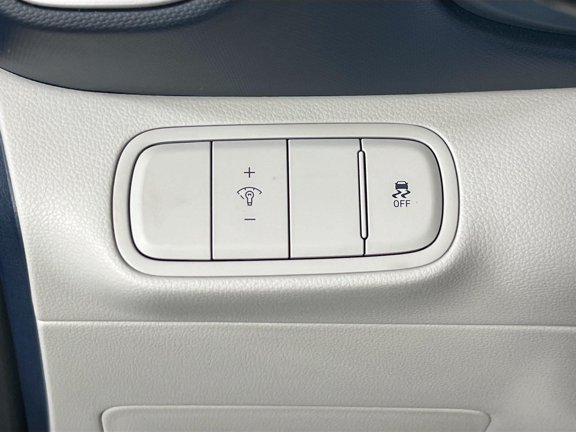 Used 2023 Hyundai Venue Limited FWD image 10
