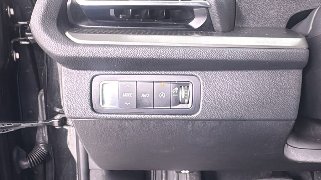 Used 2024 Chevrolet Traverse LT image 35