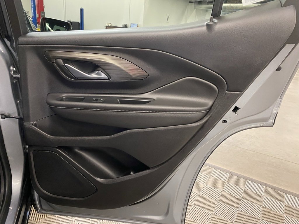 Used 2024 GMC Terrain SLT image 16