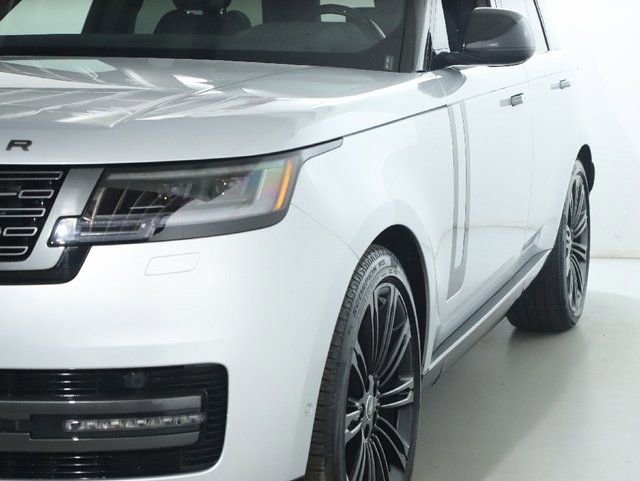 Certified 2025 Land Rover Range Rover SE image 14