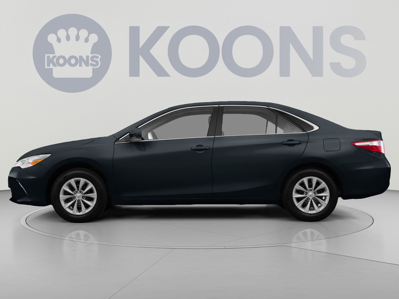 Used 2016 Toyota Camry LE FWD image 2