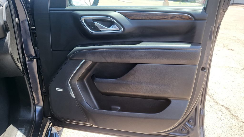 Used 2023 Chevrolet Suburban Premier AWD/4WD image 16