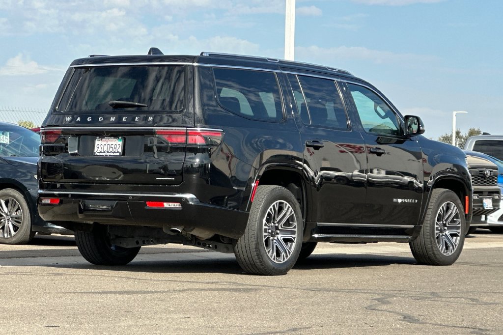 Used 2024 Jeep Wagoneer Series II w/ Flexible Seating Group AWD/4WD image 5